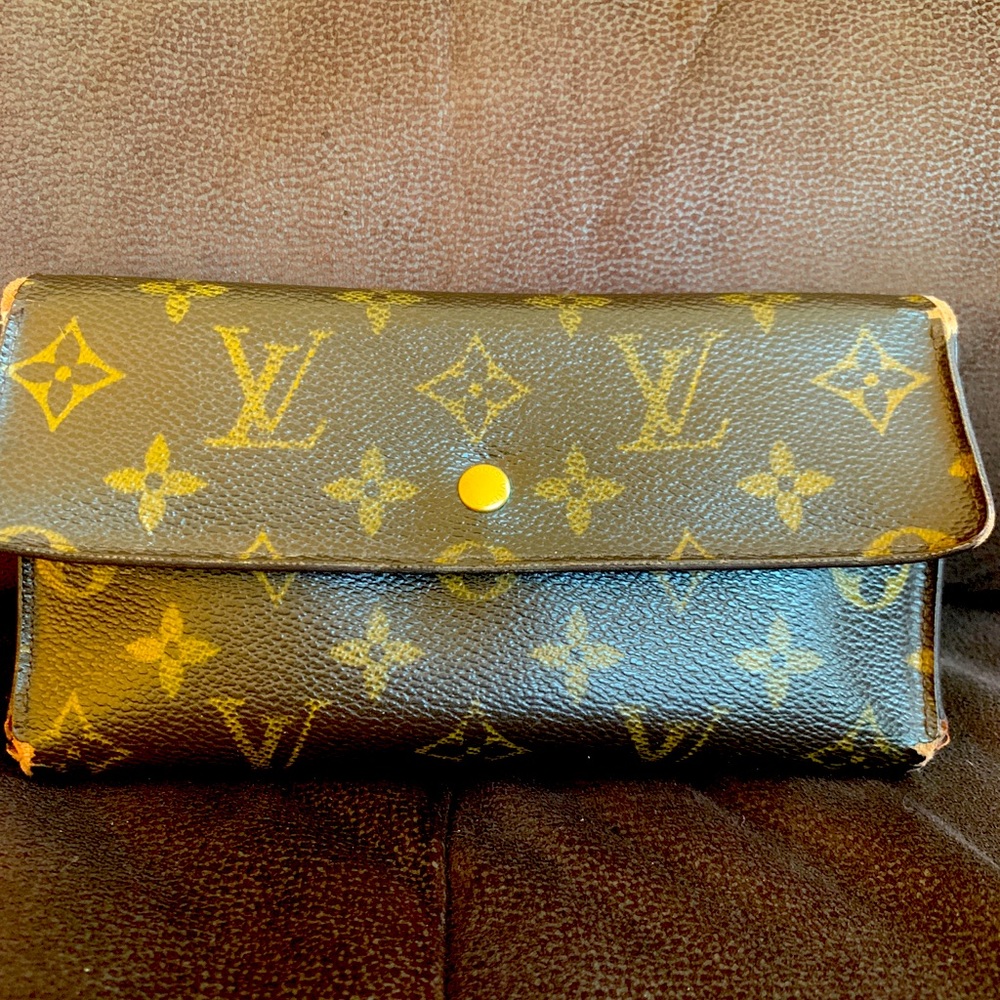 Authentic Louis Vuitton Tri-fold wallet
